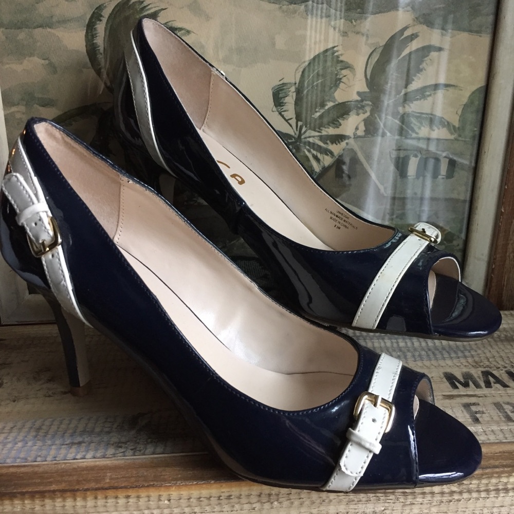 Unisa Navy and Cream White Open toe heels 9 1/2 NEW - Picture 2 of 8